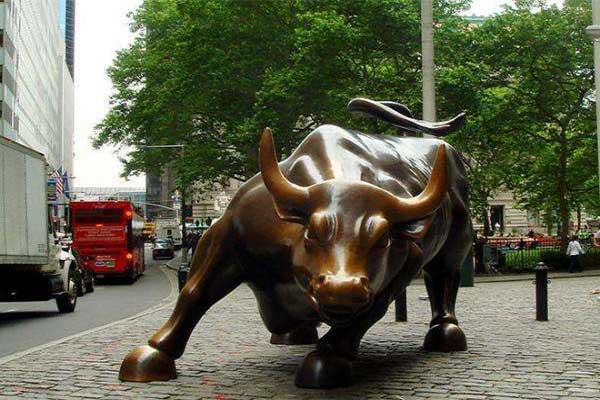 华尔街牛雕塑
